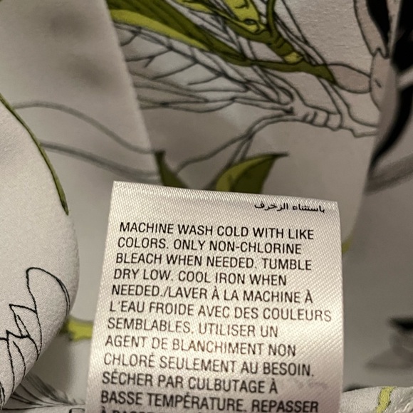 Alfani Off the Shoulder Sleeve Blouse. Size Small. Front Center V keyhole. - Picture 6 of 6